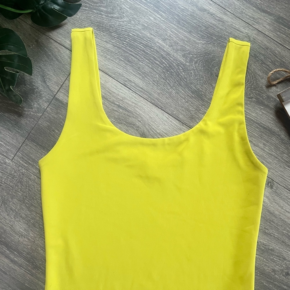 Express Body Contour Scoop Neck Bodysuit in Lemon Lime. Size XS - Picture 6 of 13